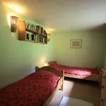 Les Frenes Bed & Breakfast *