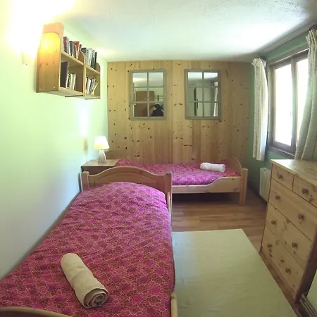 Les Frenes Bed & Breakfast *