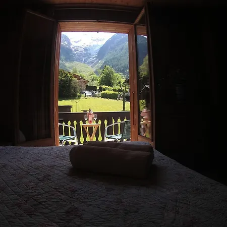 Les Frenes Bed & Breakfast *